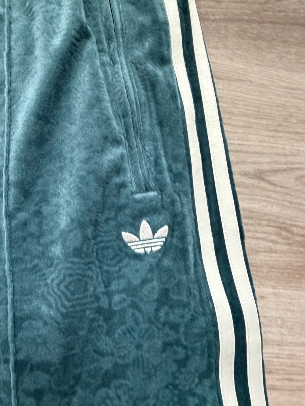 Adidas originals x Liberty London debossed velvet track pants | XL - Picture 5 of 8